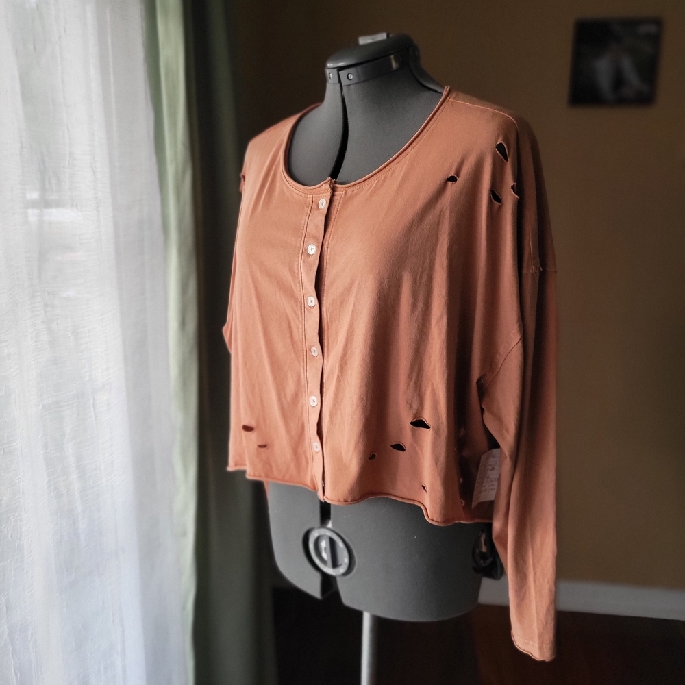 Cactus + Pearl Casual Button-Down Distressed Top - Dusty Peach Size Medium NWT